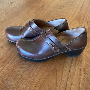 Women’s Dansko clogs